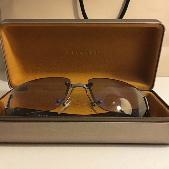 Gorgeous BVLGARI Sunglasses with Case - Picture 7 of 11